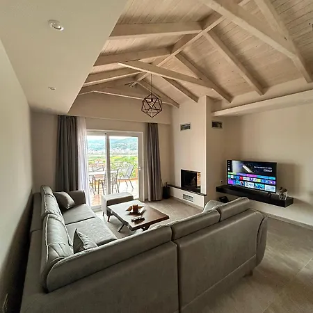 Golden View Berat, 3br With Castle View & Parking * Berat