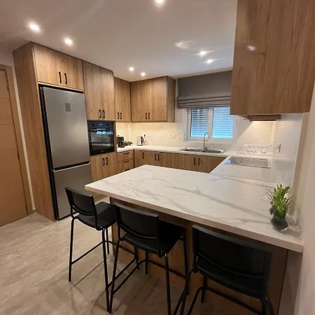 Golden View Berat, 3br With Castle View & Parking