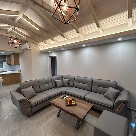 شقة Golden View Berat, 3br With Castle View & Parking