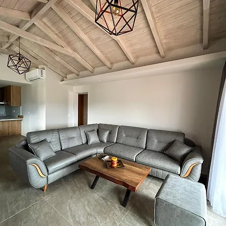 Golden View Berat, 3br With Castle View & Parking شقة بيرات