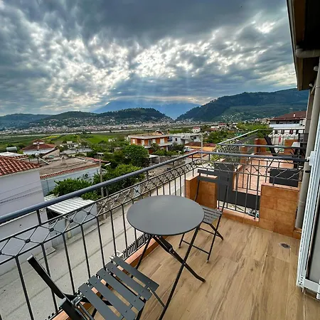 Golden View Berat, 3br With Castle View & Parking Apartman