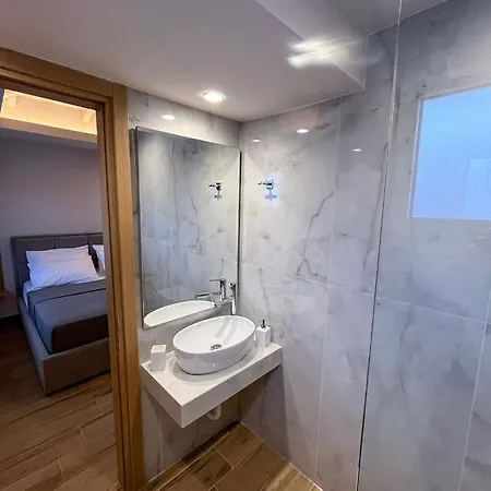 Golden View Berat, 3br With Castle View & Parking *