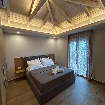Golden View Berat, 3br With Castle View & Parking *