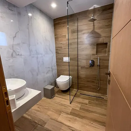 Golden View Berat, 3br With Castle View & Parking