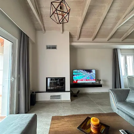Golden View Berat, 3br With Castle View & Parking