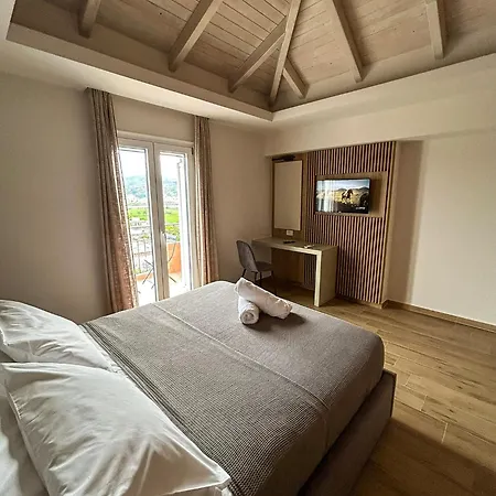 Golden View Berat, 3br With Castle View & Parking Apartman