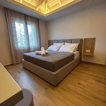 Golden View Berat, 3br With Castle View & Parking Apartman