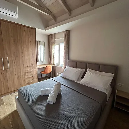 Golden View Berat, 3br With Castle View & Parking شقة *
