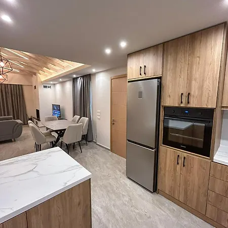 Golden View Berat, 3br With Castle View & Parking شقة