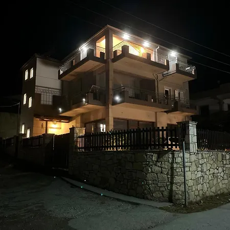 شقة Golden View Berat, 3br With Castle View & Parking *